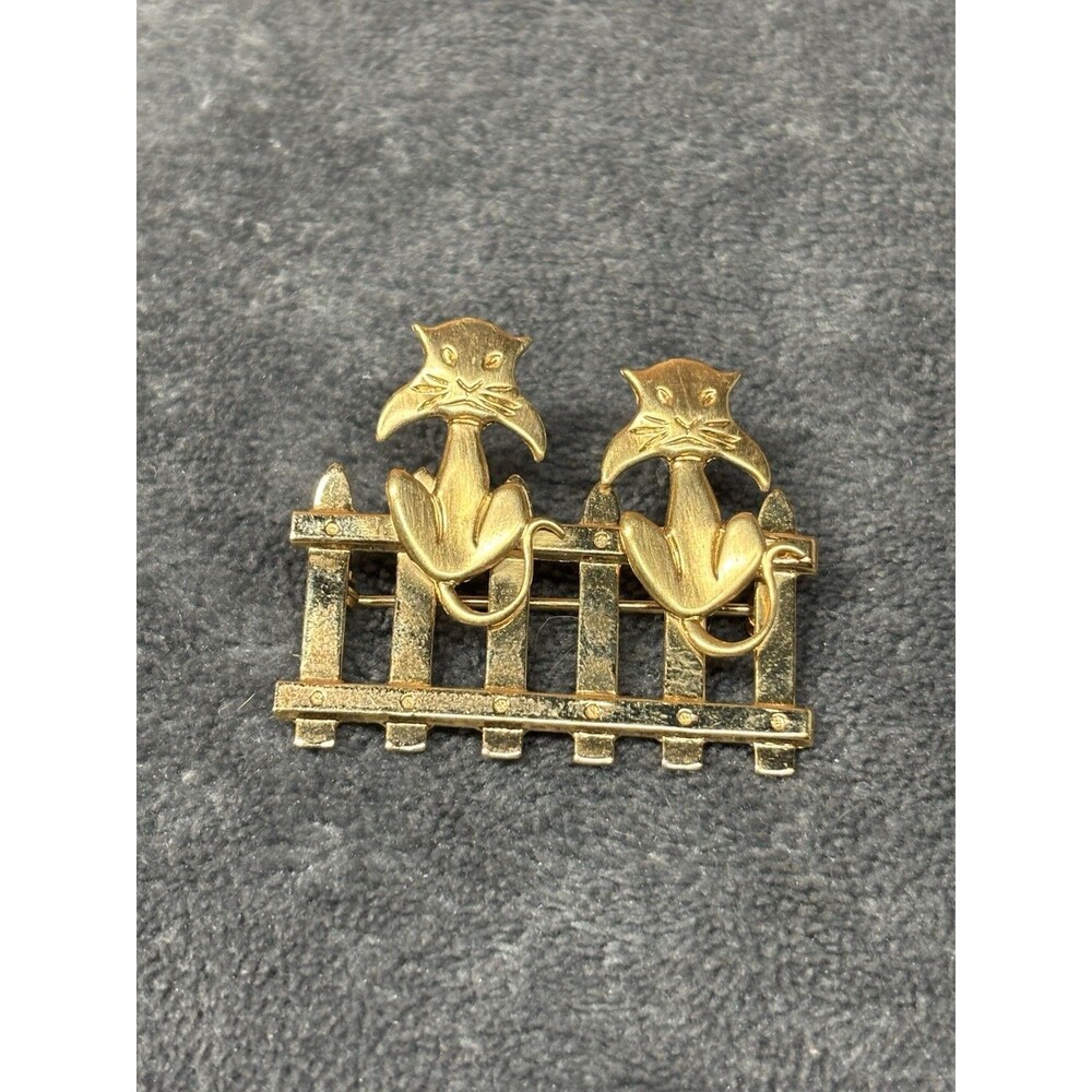BEAU Sterling Silver 925 Brooch Two Alley Cats Sitting on Fence Brooch Goldtone